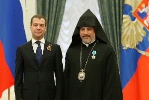 Дмитрий Медведев и Епископ Езрас Нерсисян
